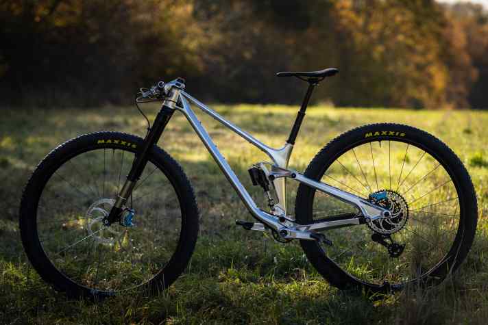 In nur 1,5 Monaten konstruierte Actofive ein eigenständiges 32-Zoll-Fully. Das neue Laufradmaß ist nicht mehr aufzuhalten.