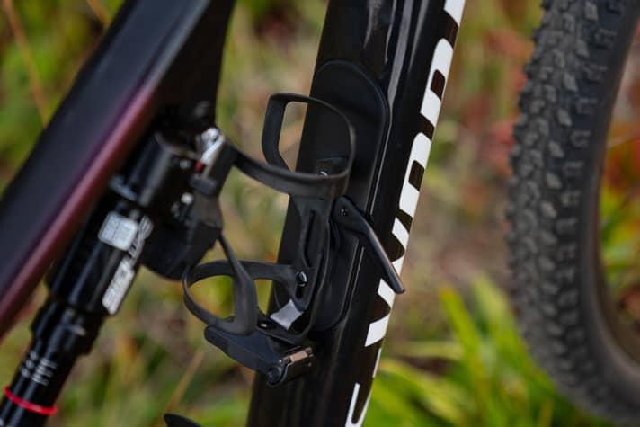 A lot of development work went into optimising the SWAT box on the Specialized Epic 8, and for the first time, XC bikers can also enjoy the storage space in the down tube.