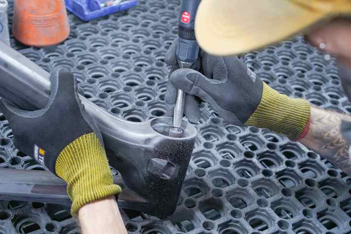 The Frame frames are baked with the expertise of Bike Ahead in Portugal at CarbonTeam. The finish takes place in Bavaria.