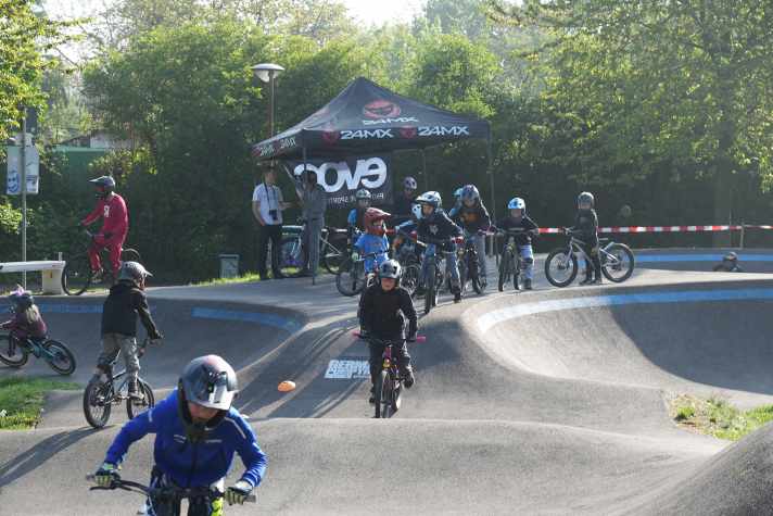 Strecke beim Training kennenlernen, danach geht’s einzeln gegen die Uhr. Jeder Racer hat zwei Versuche.