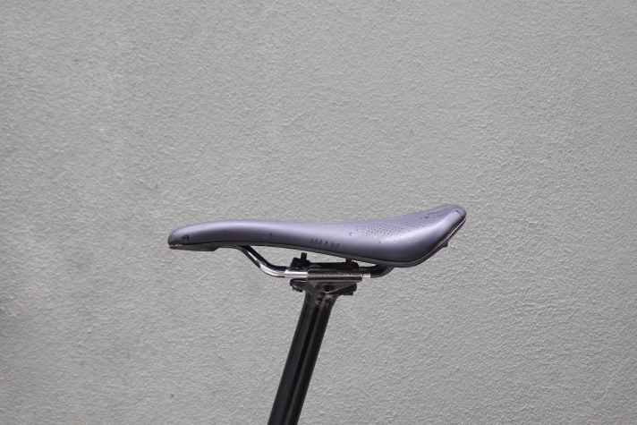 Halt am Berg: Das hochgezogene Heck („Backstop“) sorgt beim Klettern für stabilen Sitz – besonders an steilen Rampen Gold wert.