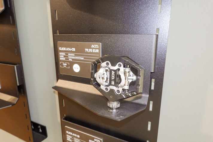 Precision meets robustness - aluminium housing with sealed industrial bearings for long-lasting performance and an extra large platform for more grip.