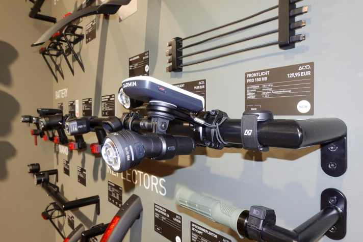 Bright, light and reliable - 120-150 lx, 220 g incl. remote control, runtime up to 24 hours.