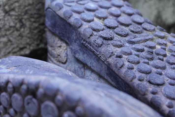 Nach einem Jahr im Dauereinsatz erste Abnutzungserscheinungen, aber der Schuh hält länger durch als viele Konkurrenten.