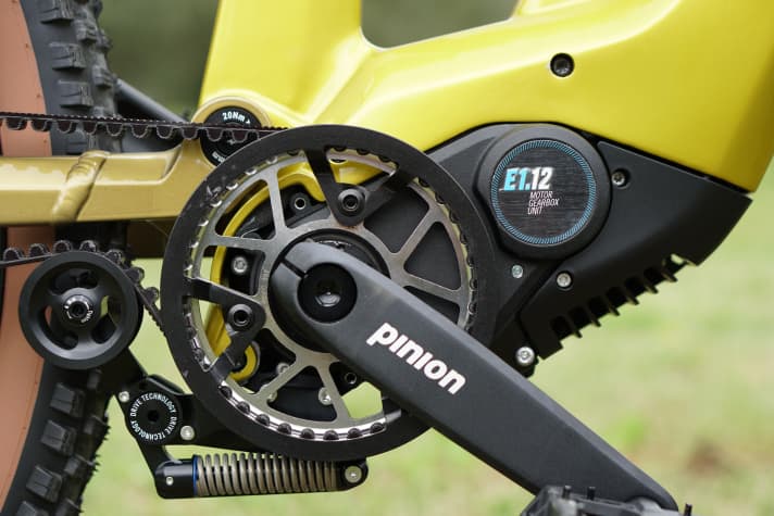 E1.12 heißt die Motor-Getriebeeinheit von Pinion, die im Flyer Goroc TR:X gleichzeitig für Schub und Gangwechsel sorgt.