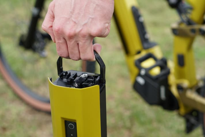 Practical: The battery with convenient carrying handle.