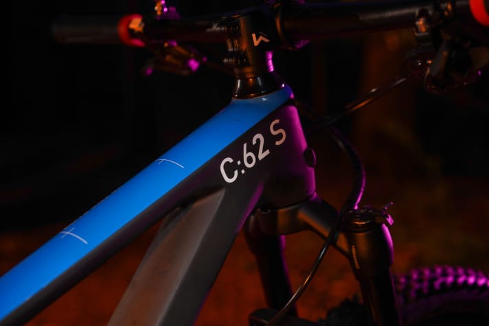 A kids' bike with expensive C:62 fibres? That's unusual. Cube puts the same effort into the frame for the Elite Rookie as it does for the professional models.
