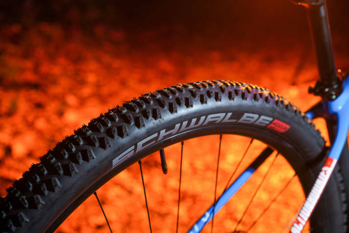 Ready for the starting shot: Cube has also avoided any compromises when it comes to the tyres. The Schwalbe duo of Racing Ray and Racing Ralph tyres is the first choice for racers.