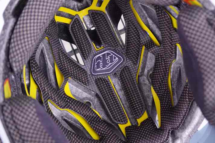 The MIPS liner protects the brain from rotational forces on impact, thus reducing the risk of concussion.