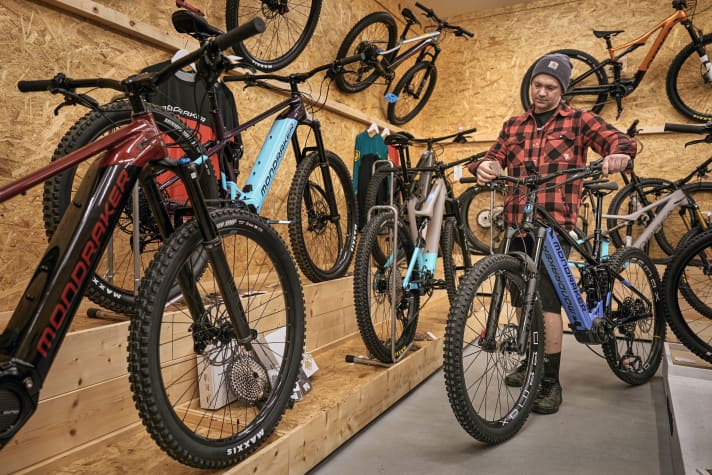 Daniel Götz runs the well-stocked bike shop in Pegnitz.