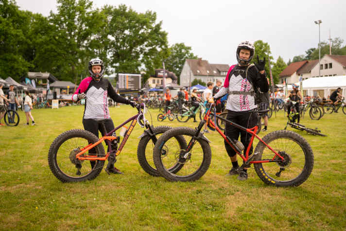 Max (links), 39, Fat-Bike