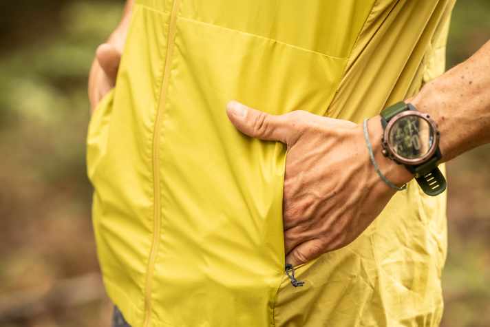 Keys and phone can be stored in the two zip pockets.