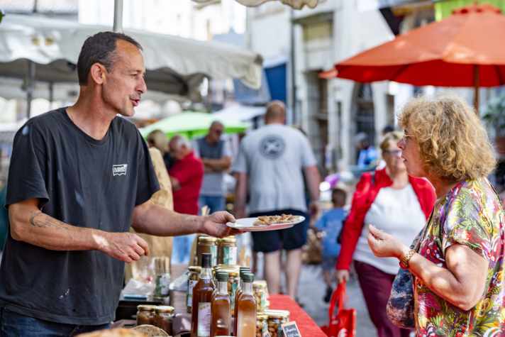 Der Markt in Aubenas lohnt einen Umweg.