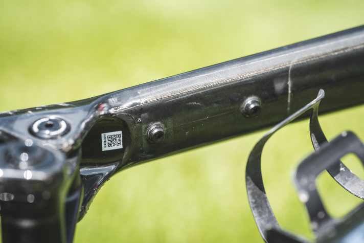 There is a holder for a tube or tools under the top tube.