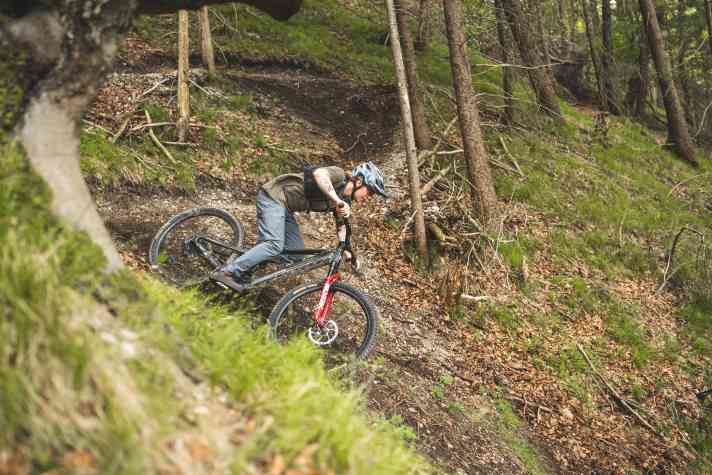 The Propain Sresh SL skilfully combines riding fun and safety to create an all-round trail package.