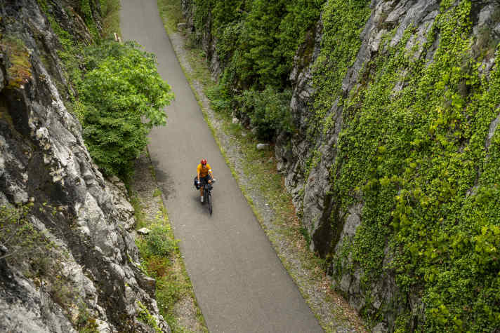 At Balazuc, the Via Ardèche passes between steep rock faces.
