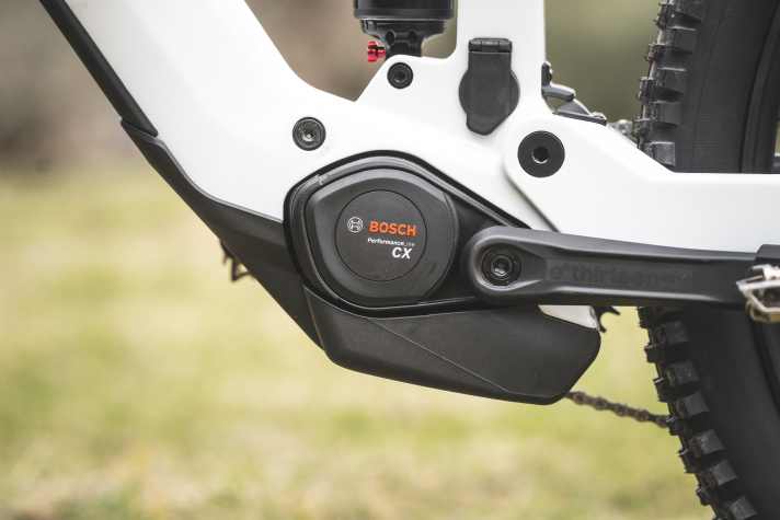 The Bosch Performance CX delivers up to 100 Nm and 750 watts. The modulation and dynamic acceleration are really strong.