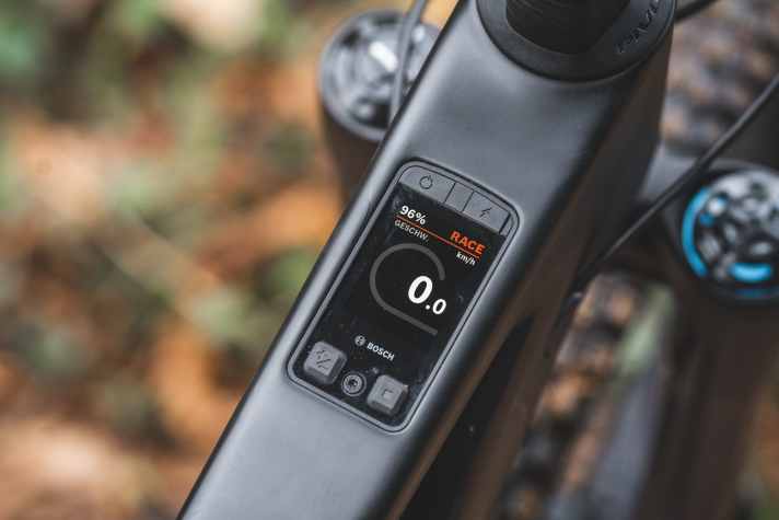 The Bosch Kiox 400C display sits slimly in the top tube.