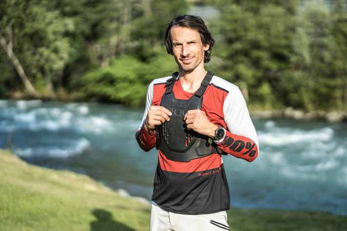 The best-selling VPD System Torso from Swedish label Poc. When will the protector finally come with a higher level of protection? Because the wearing comfort is great.