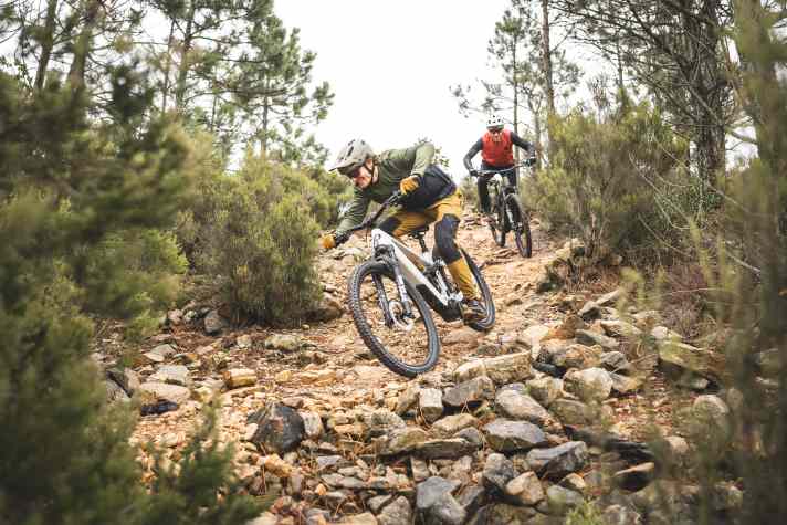 On rough terrain, the Rose Slab Plus has good traction and is safe on the trail.