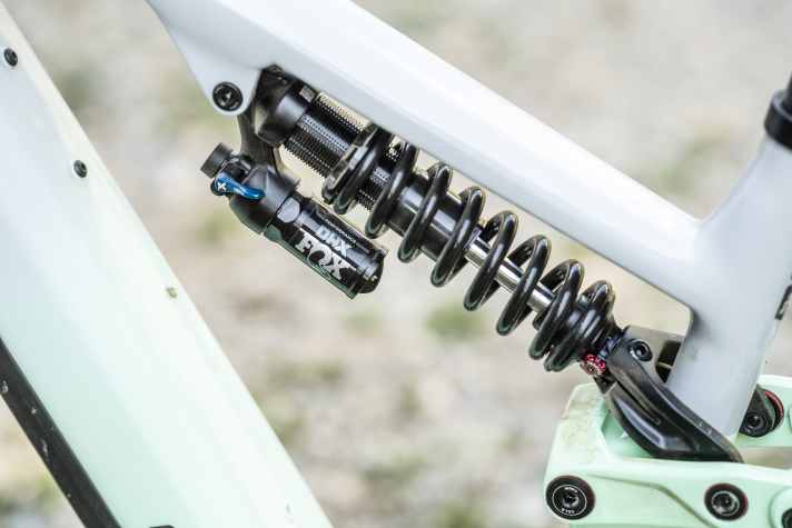 The steel spring damper at the rear gives the Focus Sam² massive traction and a lot of traction.