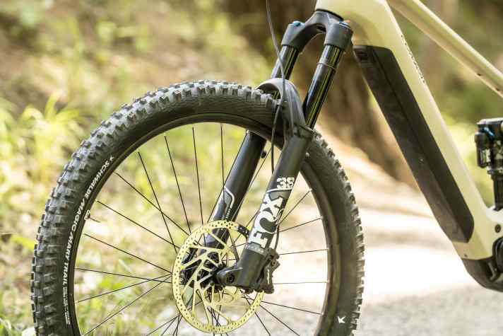 Die Fox 38 Rhythm ist kein Highend-Produkt, funktioniert aber auch im harten Gelände souverän.