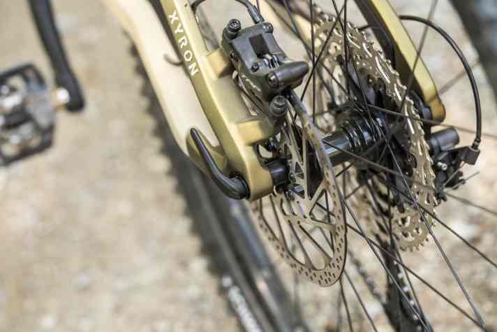 Nervig: Die Steckachse am Bike lockerte sich im Test mehrfach. Ein Thema, das uns bei Conway-Bikes schon öfter beschäftigt hat.