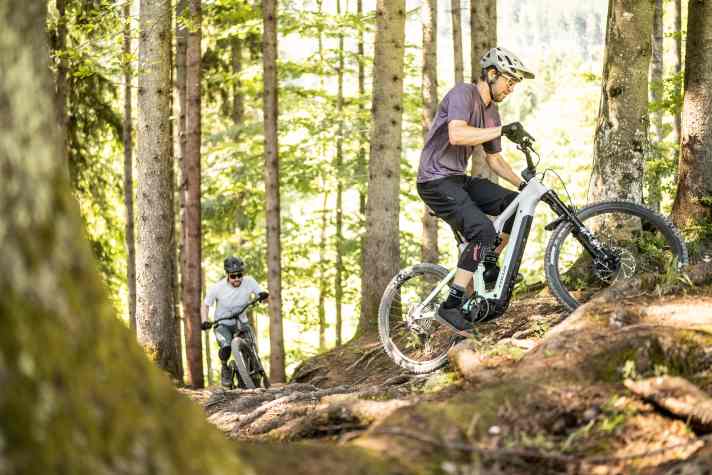 Nothing can easily shock the Focus Sam² on the climbs either. It rides stably and confidently. As long as the line doesn't get too tight.