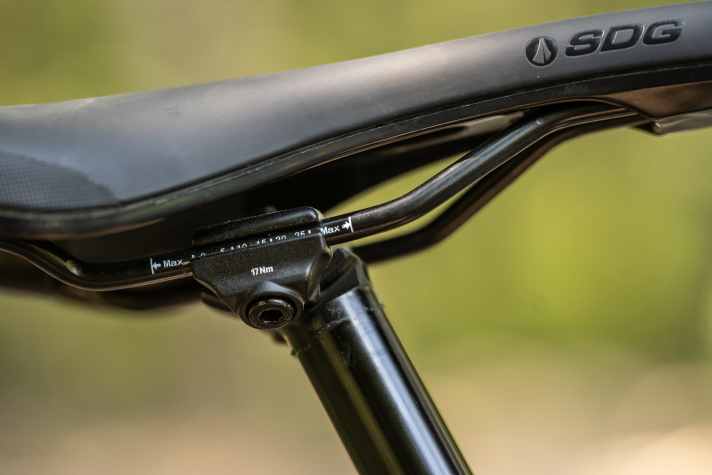 Der Kopf der SDG-Stütze ist besonders benutzerfreundlich. Hier lässt sich die Sattelposition mit wenig Aufwand einfach anpassen.