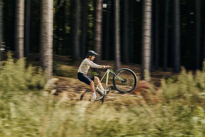 The long reach and 430 millimetre short chainstays of the Rose PDQ are designed to ensure great riding fun.