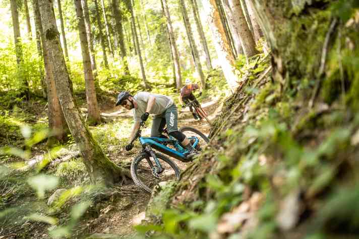 A good mix of agility and smoothness: the Centurion No Pogo is a balanced source of fun on the descents.