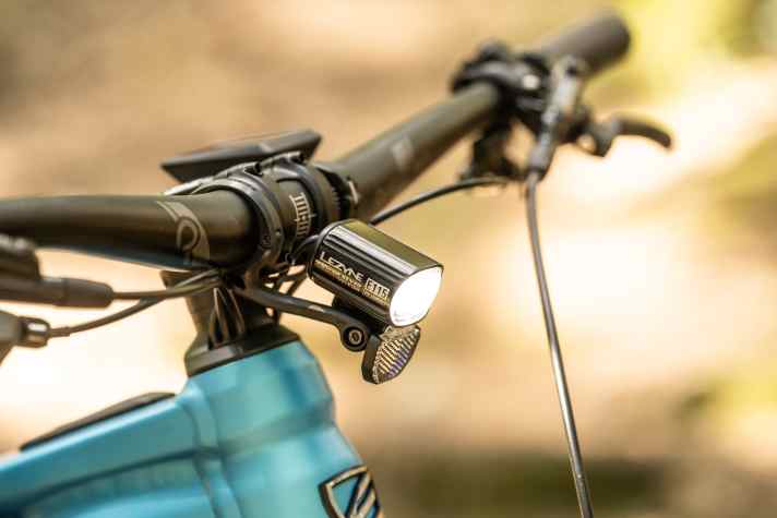 A front light from Lezyne is also on board.