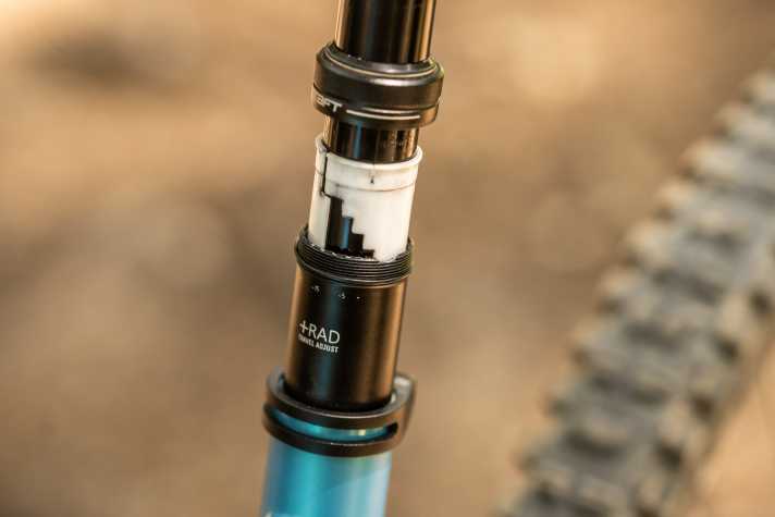 The stroke of the telescopic support can be adjusted without tools using a plastic insert. A range of 170 to 200 millimetres is possible.