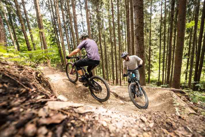 In engen Kehren folgt das Ekano 2 CF den Lenkbewegungen präzise und unkompliziert.