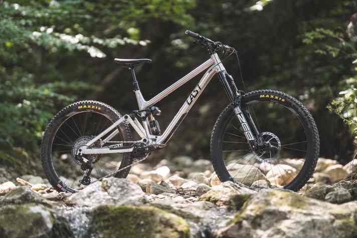 The Last Coal is a real quick-change artist and can also be set up as an all-mountain or trail bike.