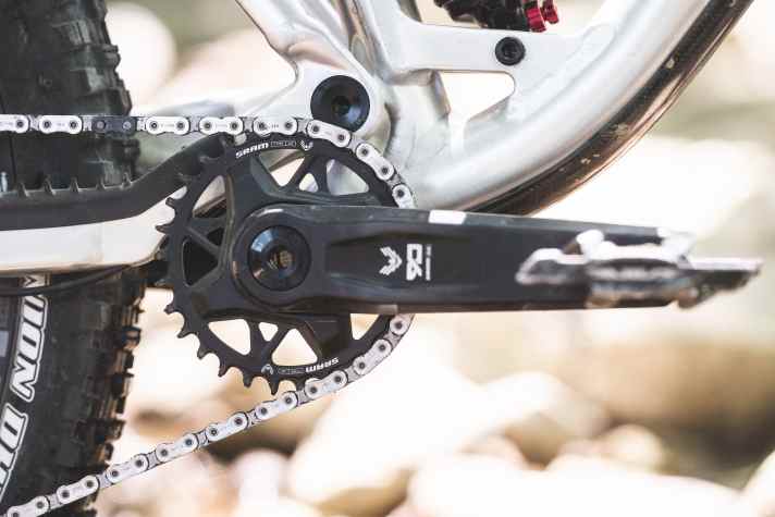 Last bietet Kunden die Möglichkeit die Ausstattung des Coal selbst zu konfigurieren. Unser Testbike trägt robuste, aber pfundige Teile aus der mechanischen Sram Eagle 90 Transmission Familie. Das Bike könnte auch ein Kilo leichter aufgebaut werden.