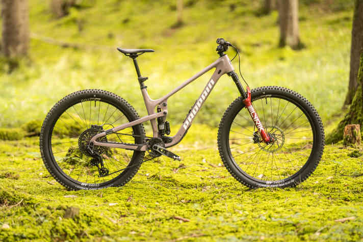 The Propain Hugene falls into the trail bike category due to its suspension travel class. Tyres and other features put a lot of weight on the bike.