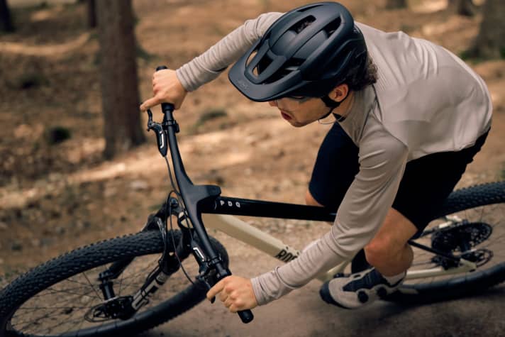 The carbon handlebar/stem unit is a proprietary development by Rose for the new PDQ cross-country hardtail.