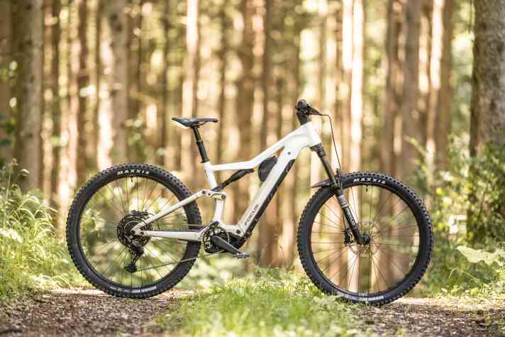 Focus Jam² 6.7 // Bosch Perf. CX // 600 Wh // 160/150 mm // 29 inch // 25.97 kg // 4699 Euro