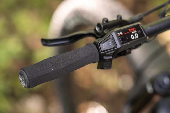The Bosch Purion 200 combines remote levers and a small but crisp display directly on the handlebars.
