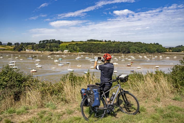 Deceptive calm: the tidal range on the Breton coast is the largest in Europe. And the tide comes in fast.