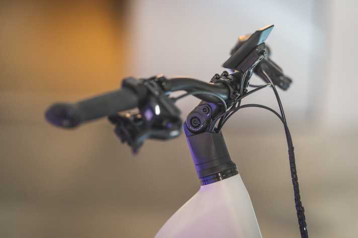 The height of the cockpit can be fine-tuned using the angled stem.