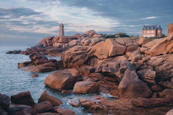 Bizarre Felsformationen an der Côte de Granit Rose