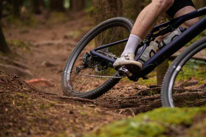 oversized bearings for improved durability and tool-free service access.