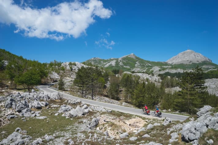 National park without traffic. The toll road winds its way through the mountains at an altitude of 1400 metres.
