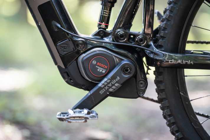 Der Bosch CX-R Motor ab dem Pro Modell ist nochmal leichter als der CX und bietet ebenfalls 100 Nm und 750 Watt Spitzenleistung.