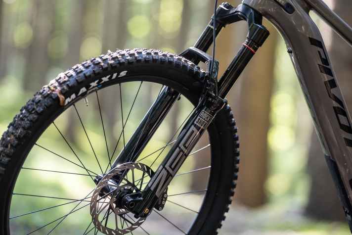 Neu bei Pivot: Modelle mit Rockshox Fahrwerk, wie der dicken Zeb in unserem Testbike.