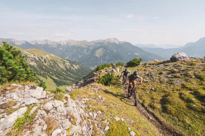 Sitzposition, Motor, Fahrwerk: Im Touren-Modus leistet sich das Sresh SL keine Schwächen.
