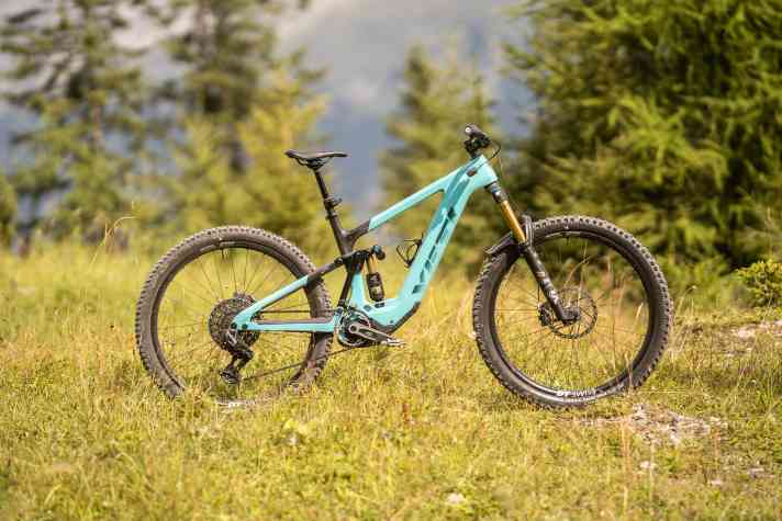 Unser Testbike T3 kommt mit Fox Factory Fahrwerk, Maven Silver und X0 Transmission für 12 900 Euro.