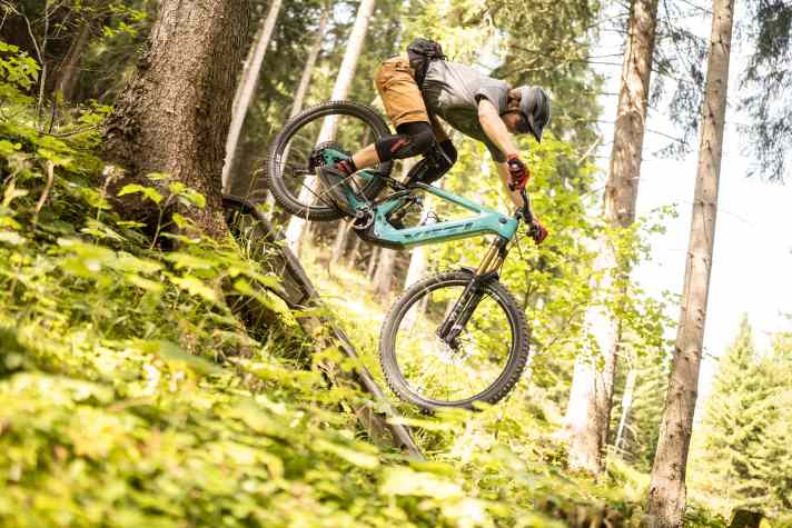 Hauptsache Vollgas: Die schnelle Linie, gerne auch mit ein paar Stunts ist dem Yeti die Liebste.